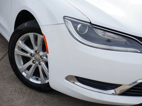 Used 2017 Chrysler 200 Limited Platinum image 5