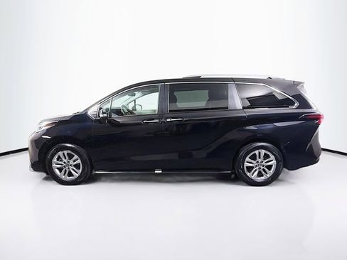Used 2023 Toyota Sienna Limited AWD/4WD image 4