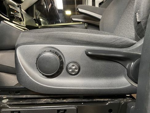 Used 2021 Mercedes-Benz Metris Passenger image 31