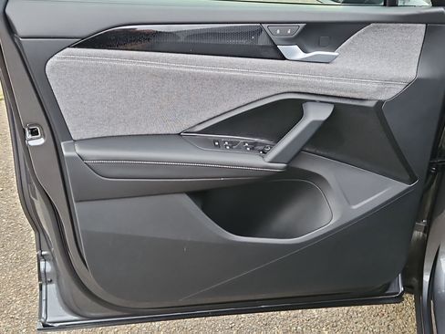 New 2026 Volkswagen Tiguan S image 9