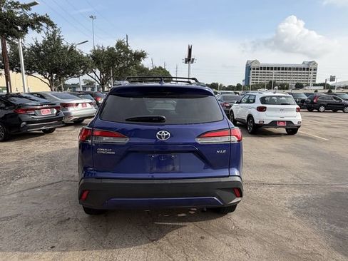 Used 2024 Toyota Corolla Cross XLE w/ Convenience Package FWD image 6
