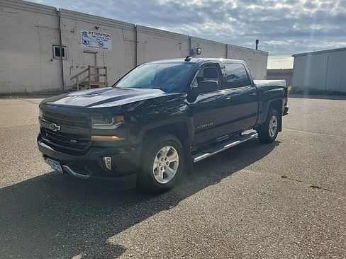Used 2018 Chevrolet Silverado 1500 LT w/ All Star Edition AWD/4WD image 24