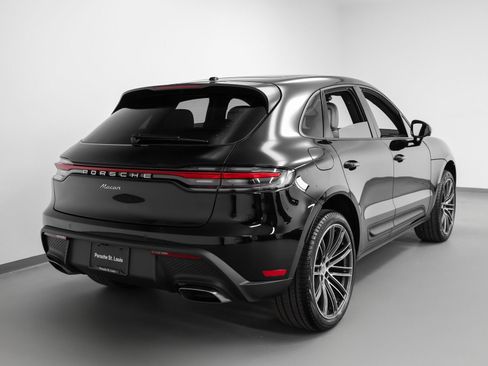 Used 2025 Porsche Macan image 12