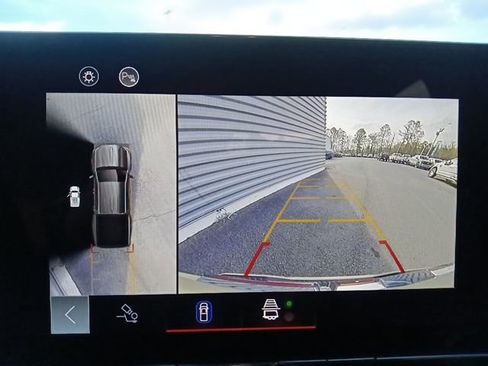 Used 2024 GMC Canyon Elevation w/ Convenience Package image 24