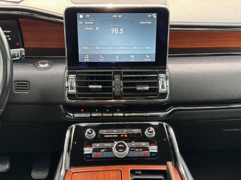 Used 2019 Lincoln Navigator Reserve AWD/4WD image 14