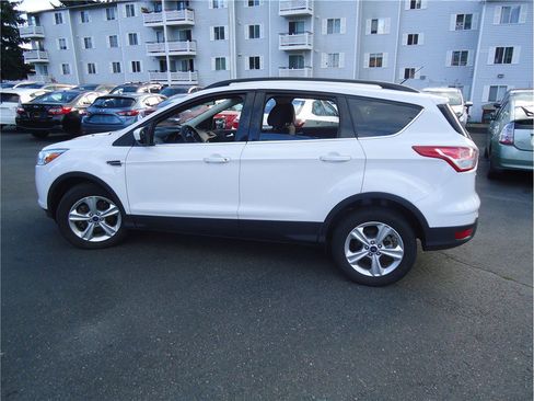 Used 2015 Ford Escape SE w/ Equipment Group 201A AWD/4WD image 9