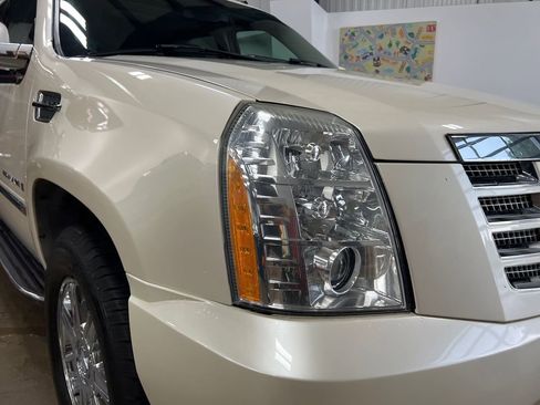 Used 2007 Cadillac Escalade AWD w/ Climate Package image 60