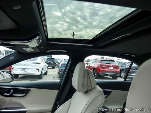 Used 2022 Mercedes-Benz C 300 4MATIC Sedan image 11