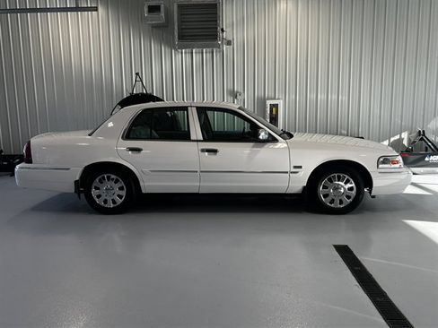 Used 2008 Mercury Grand Marquis LS image 2