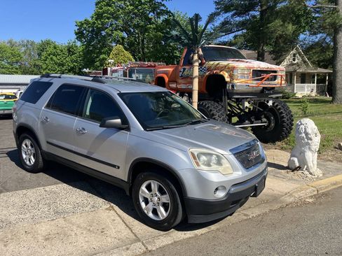 Used 2010 GMC Acadia SL FWD image 2