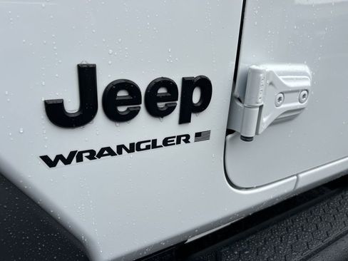 Used 2024 Jeep Wrangler Sport image 28
