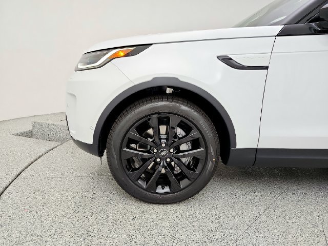 New 2026 Land Rover Discovery S AWD/4WD image 13