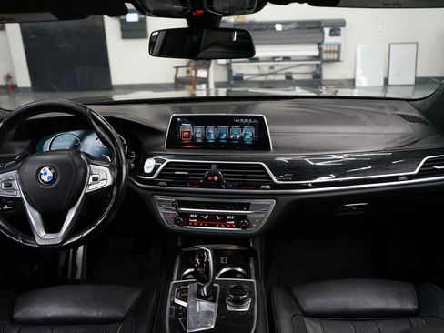 Used 2016 BMW 750i xDrive image 10