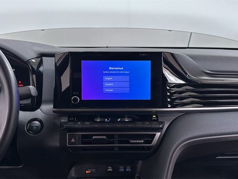 Used 2025 Toyota Camry SE image 10