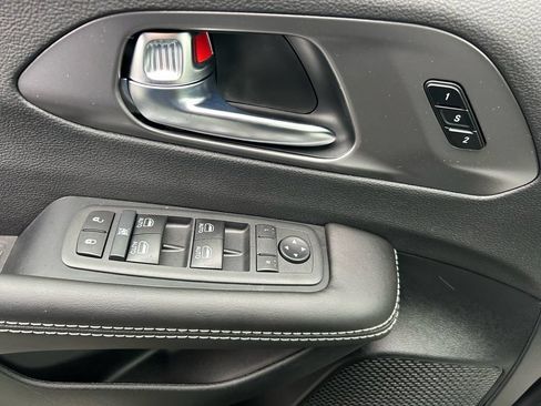 New 2026 Chrysler Pacifica Select w/ S Appearance Package FWD image 15