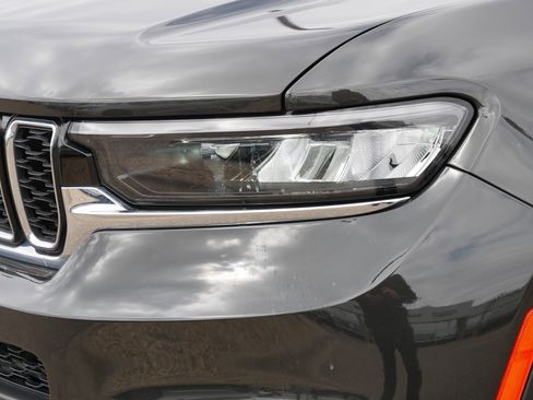 Used 2022 Jeep Grand Cherokee L Limited w/ Luxury Tech Group II image 16