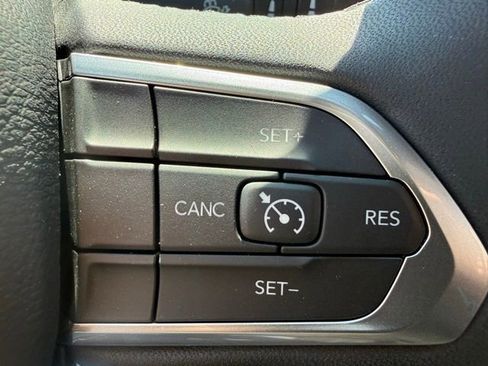 Used 2024 Jeep Compass Latitude w/ Convenience Group AWD/4WD image 18