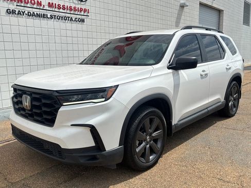 Used 2025 Honda Pilot Sport image 1