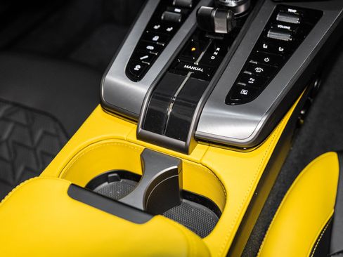 Used 2025 Aston Martin Vanquish image 38