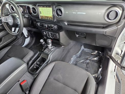 Used 2023 Jeep Gladiator Overland AWD/4WD image 20