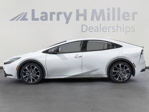 New 2026 Toyota Prius Plug-In Hybrid FWD image 3