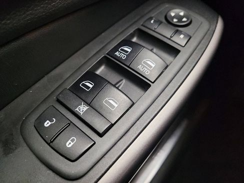 Used 2019 Jeep Cherokee Limited image 27