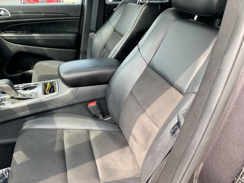 Used 2019 Jeep Grand Cherokee Altitude AWD/4WD image 20