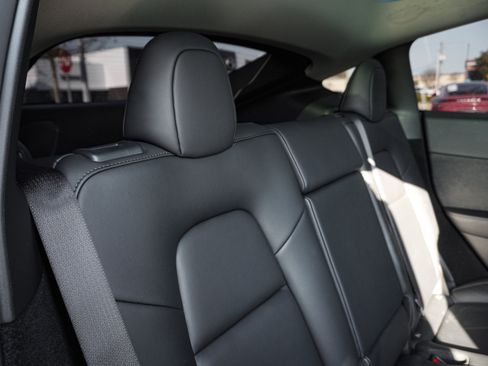 Used 2024 Tesla Model Y Performance image 31