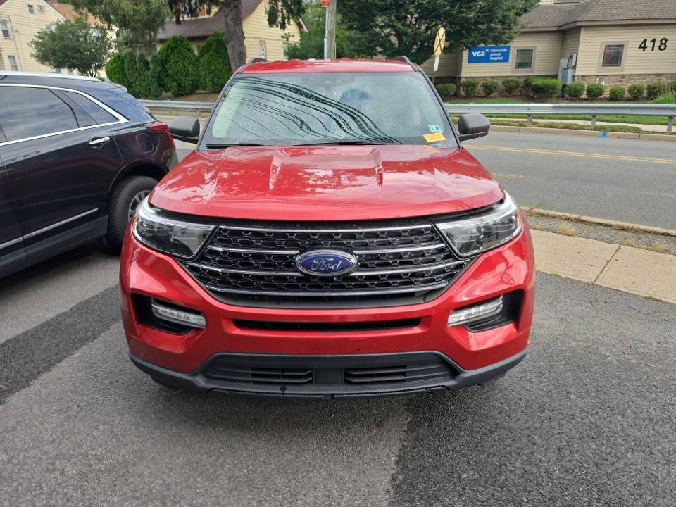 Used 2021 Ford Explorer XLT w/ Equipment Group 202A AWD/4WD image 2