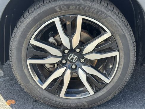 Used 2021 Honda Pilot Touring image 11