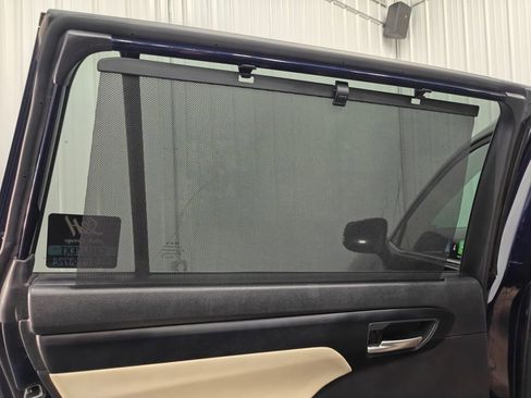 Used 2023 Toyota Highlander XLE AWD/4WD image 46