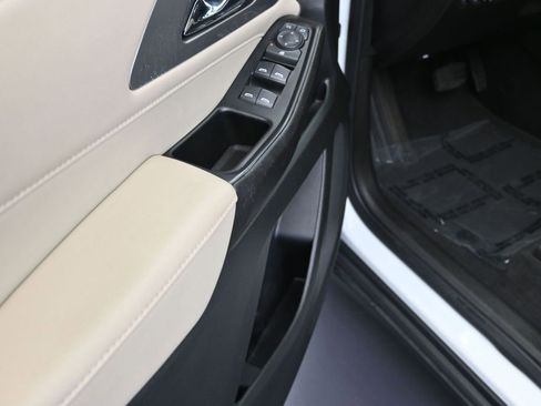 Used 2023 Chevrolet Traverse LS FWD image 10