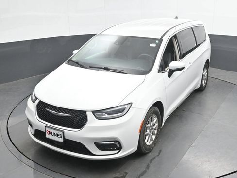 Used 2023 Chrysler Pacifica Touring-L FWD image 36