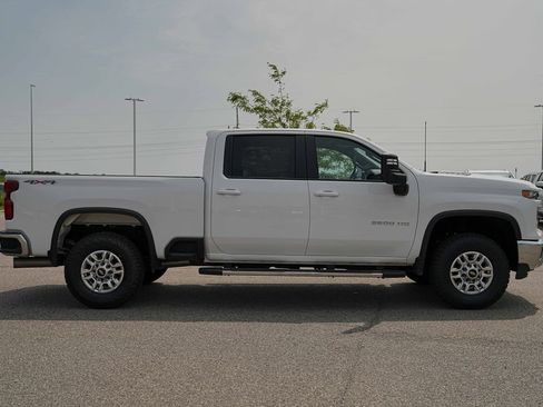 Used 2025 Chevrolet Silverado 2500 LT w/ Convenience Package AWD/4WD image 5