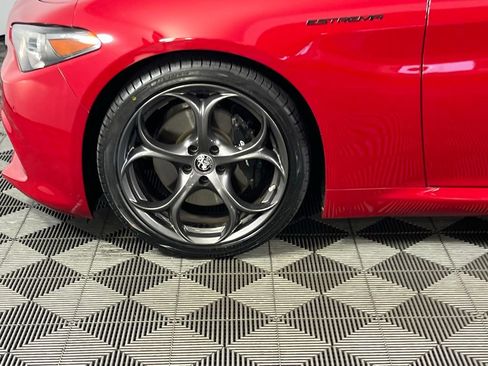 Used 2023 Alfa Romeo Giulia Estrema image 11