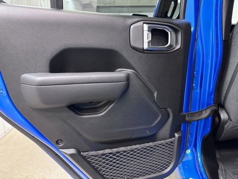 Used 2024 Jeep Gladiator Sport image 15