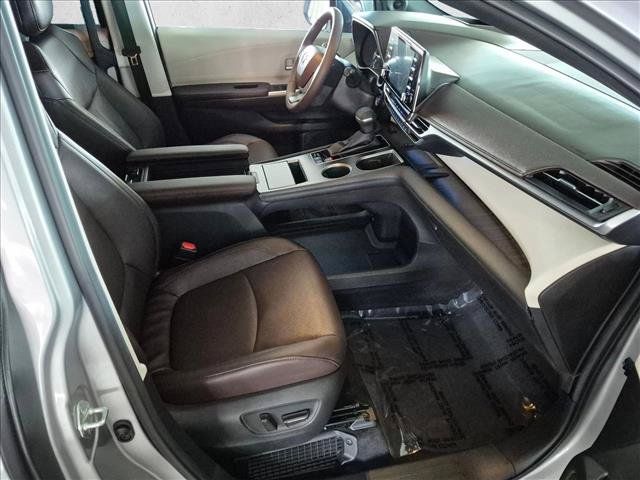Used 2024 Toyota Sienna Platinum AWD/4WD image 24