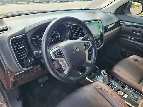 Used 2018 Mitsubishi Outlander SEL image 16