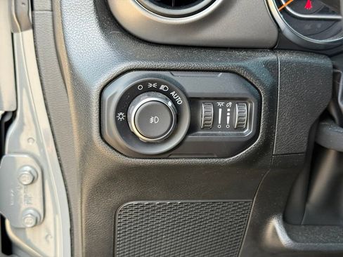 Used 2022 Jeep Wrangler Unlimited Sport AWD/4WD image 19