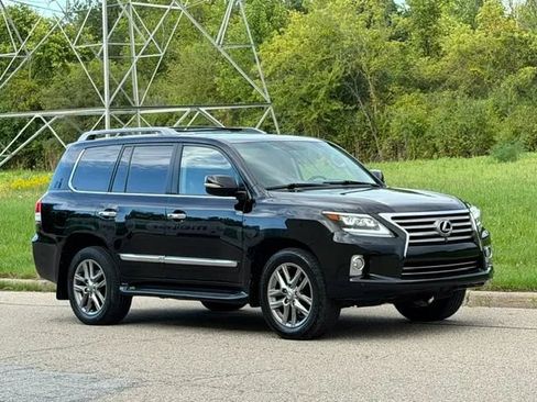 Used 2013 Lexus LX 570 4WD w/ Luxury Pkg image 2