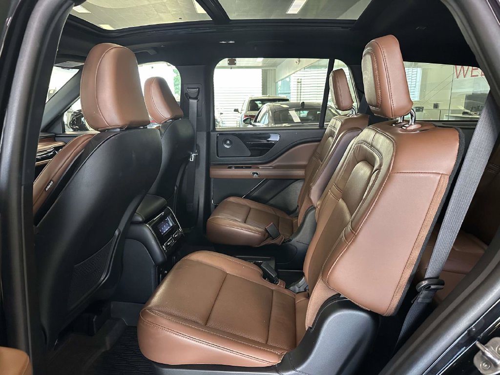 Used 2023 Lincoln Aviator Reserve w/ Elements Package Plus AWD/4WD image 13