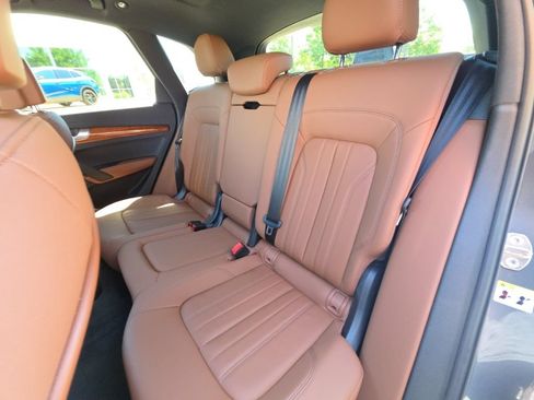 Used 2023 Audi Q5 2.0T Premium w/ Convenience Package AWD/4WD image 20