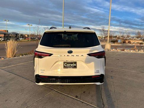 Used 2024 Toyota Sienna XSE image 7