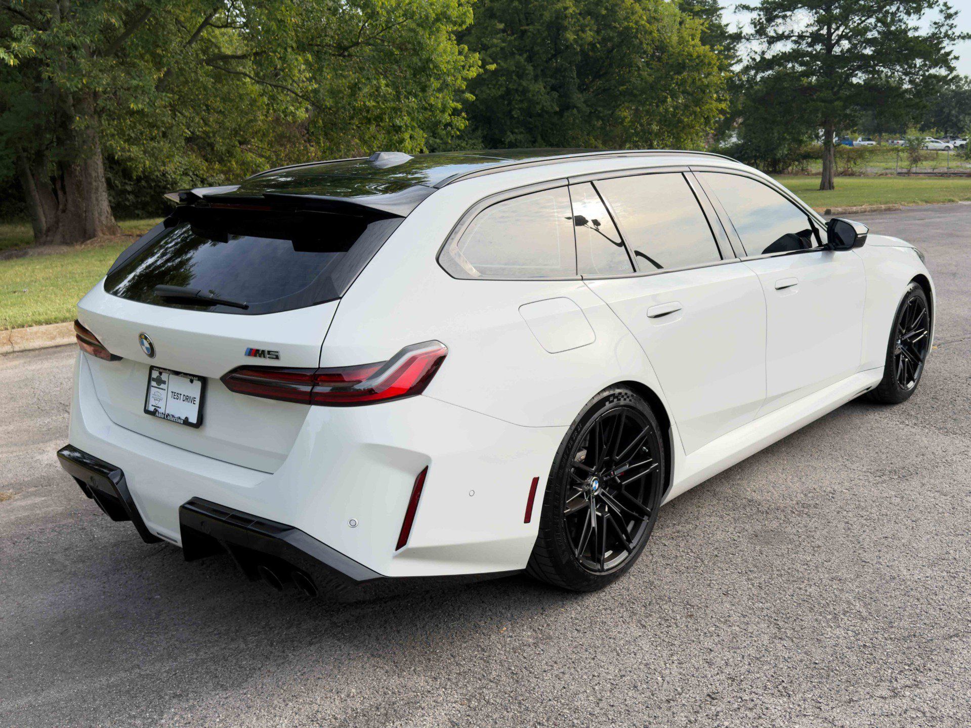 Used 2025 BMW M5 Touring w/ M Driver's Package AWD/4WD image 3