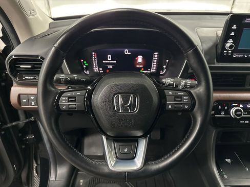 Used 2024 Honda Pilot Elite image 16