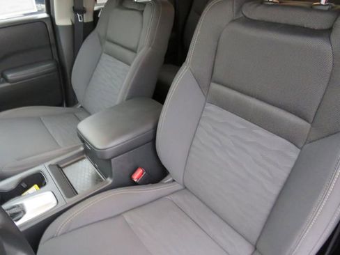 Used 2023 Nissan Frontier SV w/ SV Convenience Package image 18