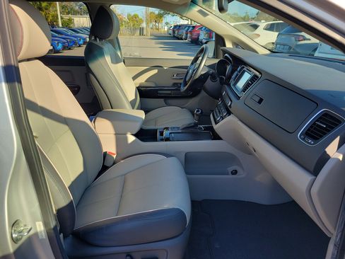 Used 2015 Kia Sedona SX image 7