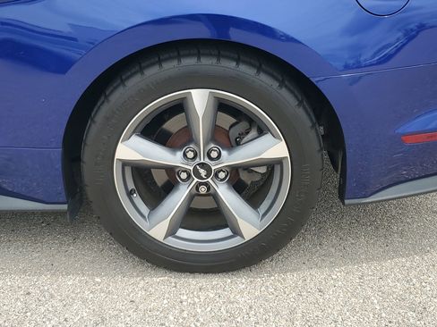 Used 2016 Ford Mustang Premium image 12