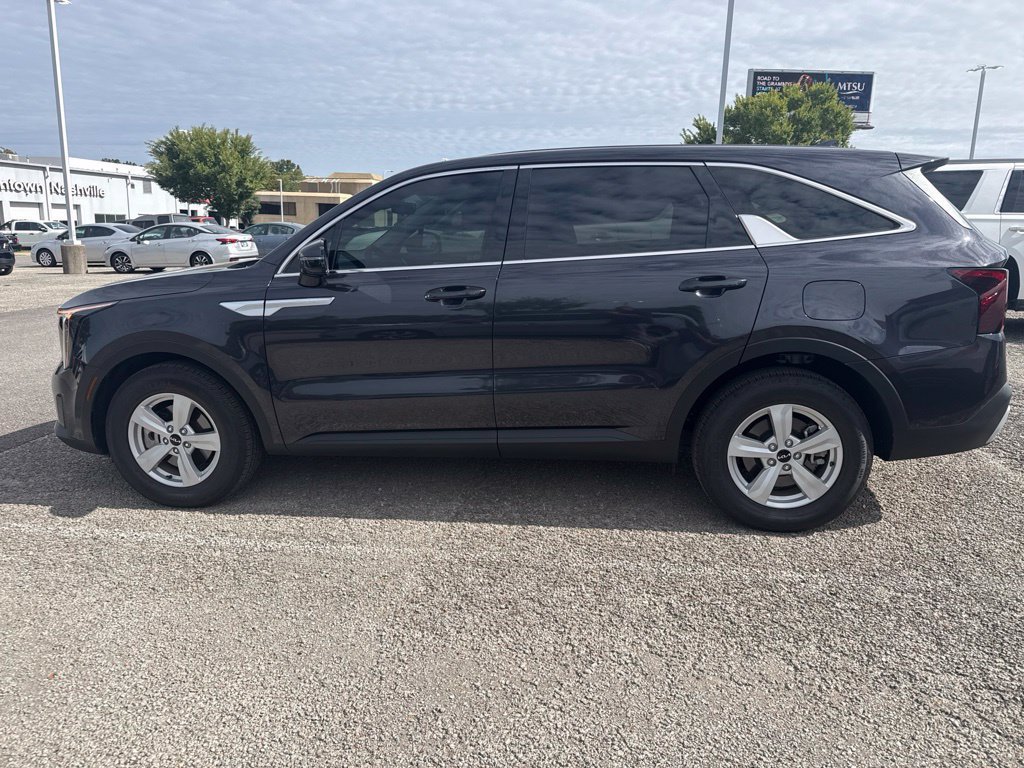 Used 2025 Kia Sorento LX FWD image 6