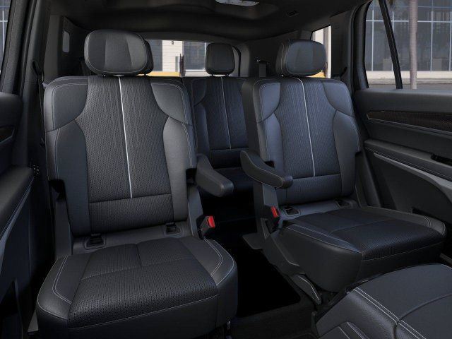New 2027 Cadillac Vistiq Luxury AWD/4WD image 17